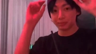 لایو جونگکوک (بچم هی میگه الکل ندارم به همه شکلی داره بیان می کنه کیوت خرر)