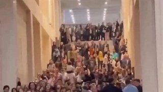 صف 3000 نفری برای گرفتن عکس یادگاری با «ماکان بند»