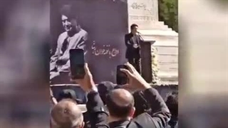 سخنان همایون شجریان بر مزار پدرش