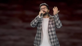 اجرای آهنگ "عشق اولسون" از سینا جوانشیر در همایش ۲۶ سالگی تسهیل گستر