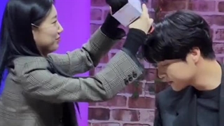 وقتی سوزی حواسش هست موهای یانگ سه جونگ خراب نشه^-^