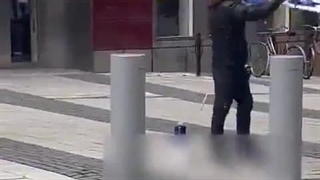 سلوان حرامزاده که با هتاکی به قرآن معروف شد همراه با پرچم رژیم جعلی صهیونیستی در استکهلم