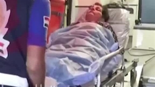 بررسی پزشکی دو گروگان سالخورده اسراییلی و انتقال آنها به گذرگاه رفح