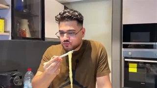 تندترین نودل های کره ای و آشپزی با سوگنگ و مهرشاد:))♥