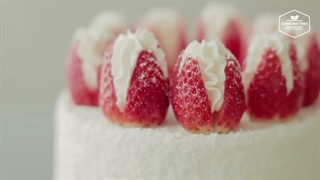 طرز تهیه کیک ردولوت توت فرنگی