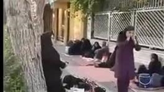 انتظار معلمان از شب قبل مقابل دفتر علیرضا منادی سفیدان برای دیدار با او جراحی فک