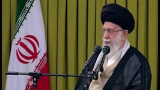 آیت الله خامنه ای: جوان امروز باید از قضایای مختلف تحلیل داشته باشد