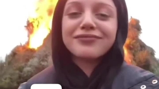 ومنم اینجام