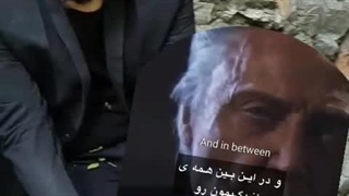 هنرمند همیشه تنها