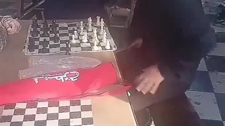 هنرمند عزیز در بازی شطرنج