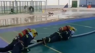 لوله آتش نشانی اگر وِل بشه اینجوری می‌گیرنش؟