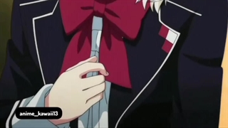 دختره گیره یه مشت خوناشام افتاده که ازش تغذیه میکنن ( امیدوارم کم خونی نگیره (・ω・) )