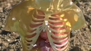 شبیه سازی برخورد یک گلوله تفنگ کالیبر ۵۰ به سینه انسان