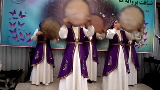 اجرای گروه دفنوازی بانوان در جشن خیریه