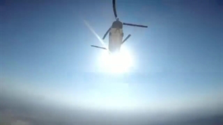 پرش نیروهای ویژه هوابرد نزاجا از بالگرد شینوک