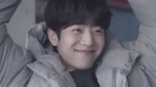 جونگ‌هیوپ چطوری میتونی هم جذاب باشه هم کیوت ؟ خواننده دور افتاده رو میبینین ؟