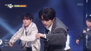 اجرا آهنگ LALALALA از Stray Kids در Music Bank