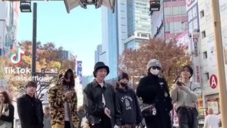 kiss me baby _E'last