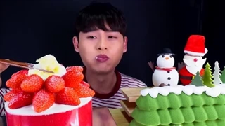 Christmas Cakes Strawberry Cake Forest Cake MuKBang!