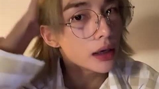 لایو هیونجین ( STRAY KIDS) در تاریخ 2023.11.18 همراه زیرنویس فارسی آنلاین♡♡ کپ.