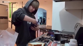 ولاگ خوابگاهی EV-log از گروه EVNNE با زیرنویس فارسی