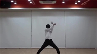 کاور یوجین زیروبیسوان از دنس کاور هیونجین برای استدیو چوم