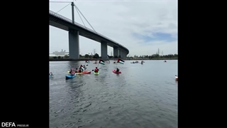 اقدام فعالان کایاک‌سوار در حمایت از فلسطین