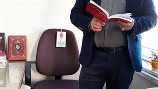 شعر خوانی مجید مومن شاعر و نقاد ادبی