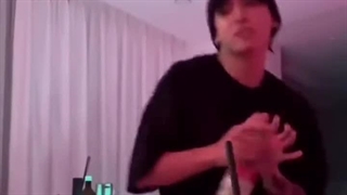 *ੈ✩‧₊˚ موقعیت: داری به تِرَک لیست گلدن گوش میدی *ੈ✩‧₊˚