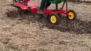 شخم زدن با کولتیواتور 10 اسب مزرعه