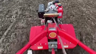 شخم زدن زمین با تیلر کشاورزی 7 اسب مزرعه