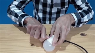 فقط با یک خودکار لامپهای کم مصرف خانه خودنان را تعمیر کنید