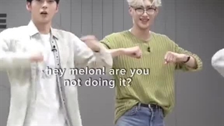 یچیزی در ریکی هست که هم شاده و هم یکم غمناکه .......