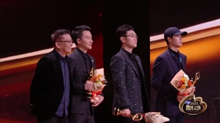 دریافت جایزه بهترین فیلم ساز سال برای ییبو