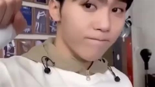 کیوتتتتتتتت تولدت کلی مبارک سونگکوانییی :>