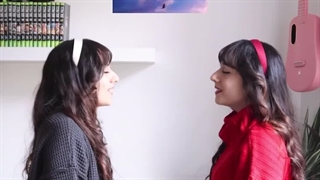 کاور زیبایی خواهریی دوقلو برید کپشن