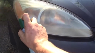 رفع کدری چراغ خودرو با اسپری حشره کش