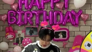 لایو تولد چانگبین ( STRAY KIDS) در تاریخ 2023.10.8 همراه زیرنویس فارسی آنلاین♡♡ کپ.