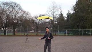 «چتر پرنده»؛ چتری که خودش بالای سر شما حرکت می کند!