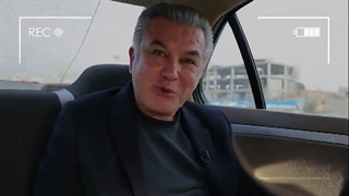 حرکت جالب حمید استیلی میان مردم؛این بار شما پیراهن تیم ملی را امضا کنید 