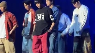 اونوو در فن کنسرتش crazy sexy cool رو تنهایی اجرا کرد