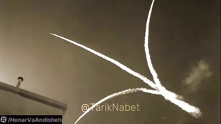 اجتماع ۱۰۰ هزار نفری مردم تهران در حضور محمدرضا شاه پهلوی در مهرآباد و تماشای نمایش تیم‌های آکروجت ایران و آمریکا