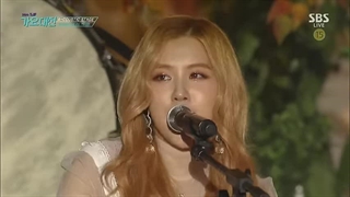 خوندن اهنگ whistle از رزی تو جشنواره همراه چانیول از اکسو و جیهیو توایس