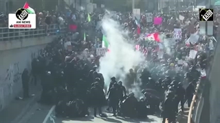 پلیس لس‌آنجلس در بحبوحه اعتراضات ضد قانون مهاجرت ، ماموران اسب‌سوار خود را در خیابان‌ها مستقر کرد.