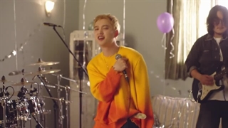 پری ویو لایو کلیپ جدید آهنگ !SING ALONG از اولین فول آلبوم دی او به اسم BLISS